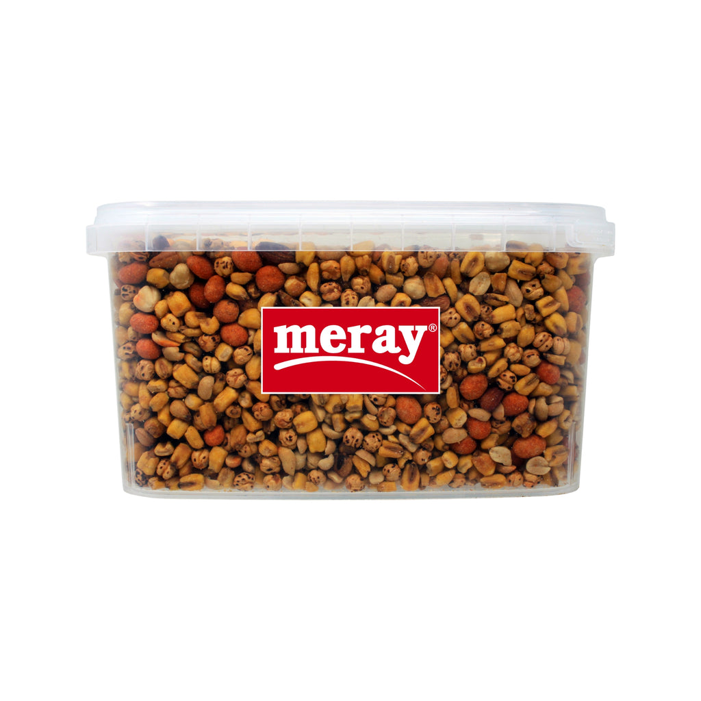 Eine 2,5kg meray Snackbox mit einem Mix aus gerösteten & gesalzenen Nüssen. Beinhaltet sind: Pistazien, Cashewkerne, Mandeln, Haselnüsse, Mais und Kichererbsen. Der Nuss Mix kommt in einem wiederverschließbaren Plastik Container der mit einem Griff ausgestattet ist.