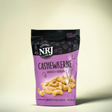 Eine wiederverschließbare lila Packung Cashewkerne von NRJ