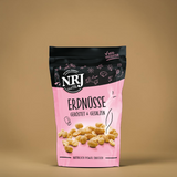 Ein pinker wiederverchließbarer Beutel NRJ Ednüsse, geröstet und gesalzen. 