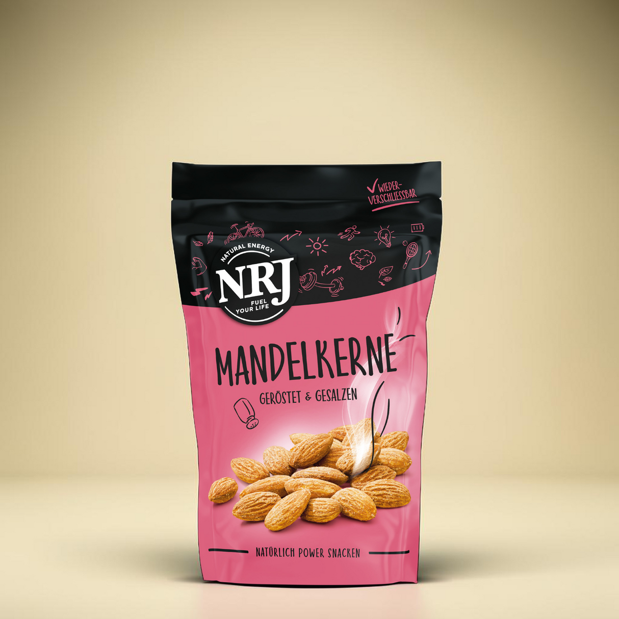 eine wiederverschließbare rosa Packung NRJ Mandelkerne. Geröstet und gesalzen