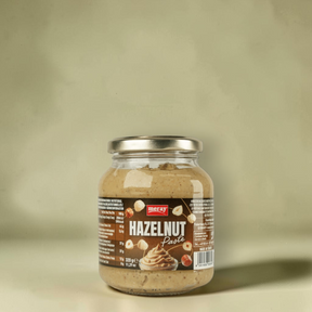 Ein wiederverschliesbares Glas mit 320 Gramm 70%iger Haselnusspaste. Perfekt zum kochen, als Aufstrich oder zum Backen.